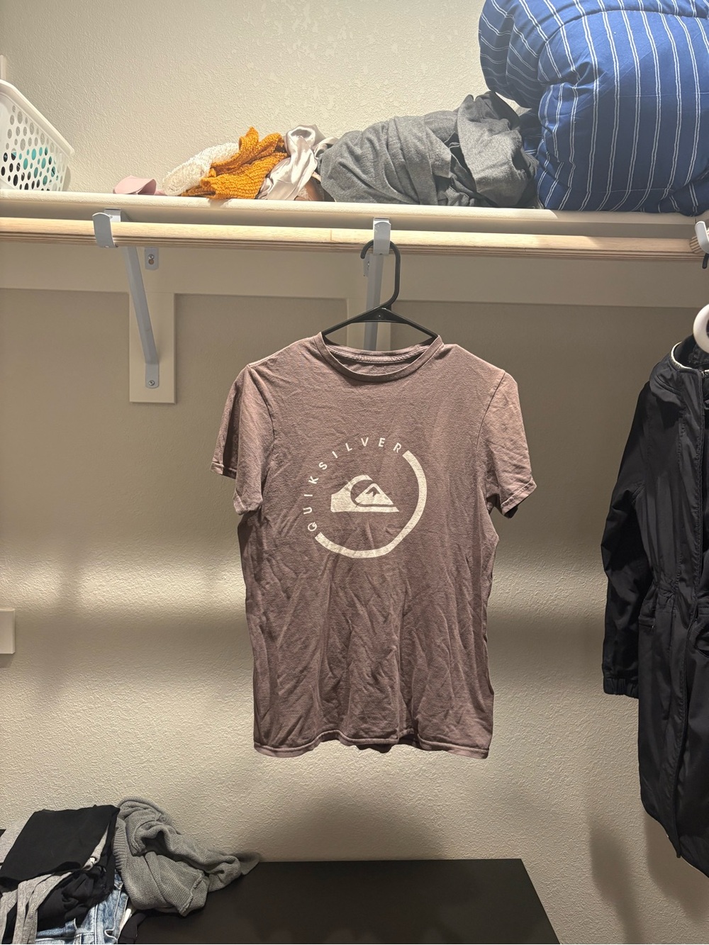 Quiksilver Men's Brown Logo Graphic Tee
